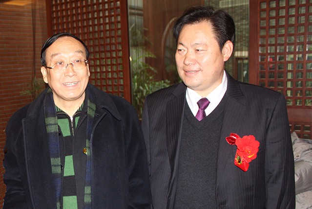 中國老齡事業(yè)基金會會長、民政部原副部長李寶庫與貴友集團董事局主席張金洲合影
