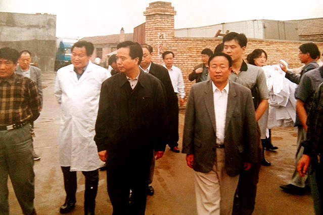 時(shí)任陜西省委書記李建國到我集團(tuán)陜西分公司項(xiàng)目現(xiàn)場指導(dǎo)調(diào)研工作